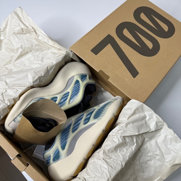 NWT Adidas Yeezy 700 V3 Kyanite Sneakers - Picture 15 of 15